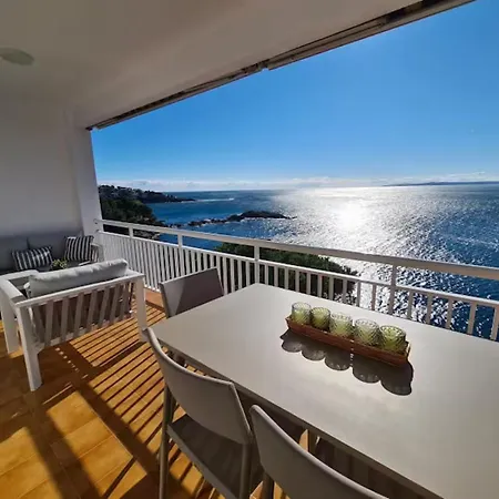Paradise By The Sea - Gogh Apartmán