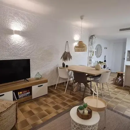 Paradise By The Sea - Gogh Apartmán *